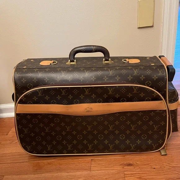 Authentic vintage Louis Vuitton rolling suitcase - Picture 2 of 16